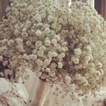 Diseño y creación de ramo de novia sencillo con pequeñas flores blancas 01 | La Florería