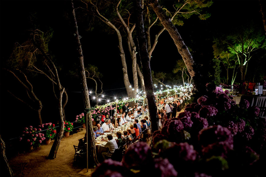 Centro de mesa imperial para boda al aire libre por La Florería | La Florería